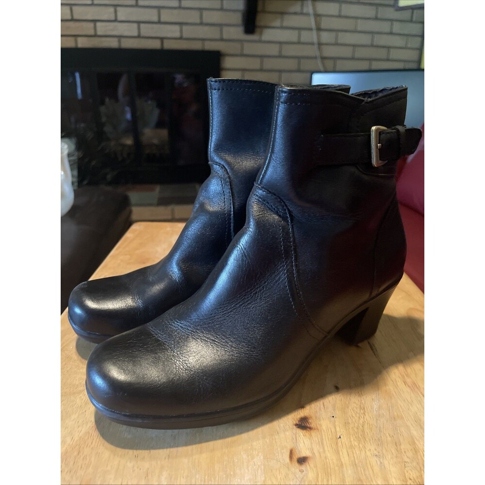 Clarks Artisan Ankle Boots Black Leather Boots Round Toe Zip Block Heel Size 8.5